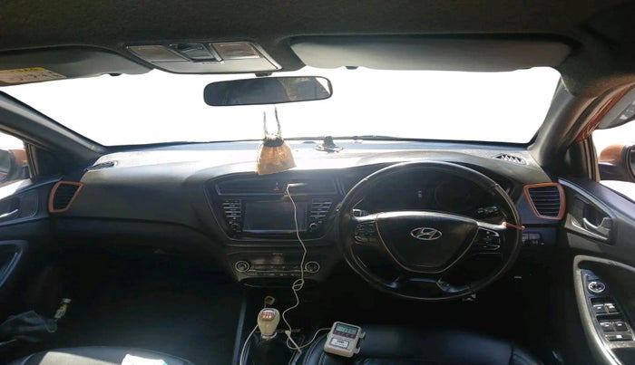 2016 Hyundai i20 Active 1.2 SX, Petrol, Manual, 2,23,002 km, interior