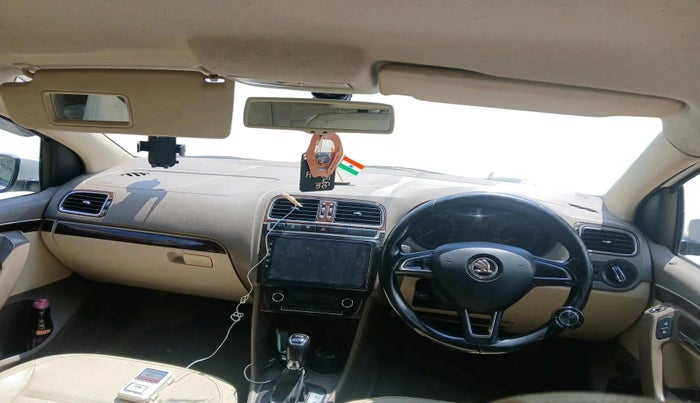 2015 Skoda Rapid AMBITION 1.5 TDI AT, Diesel, Automatic, 1,15,252 km, interior