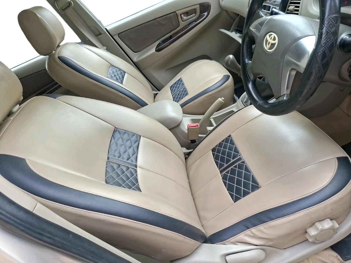 2014 Toyota Innova 2.5 GX 7 STR, Diesel, Manual, 3,17,580 km, interior