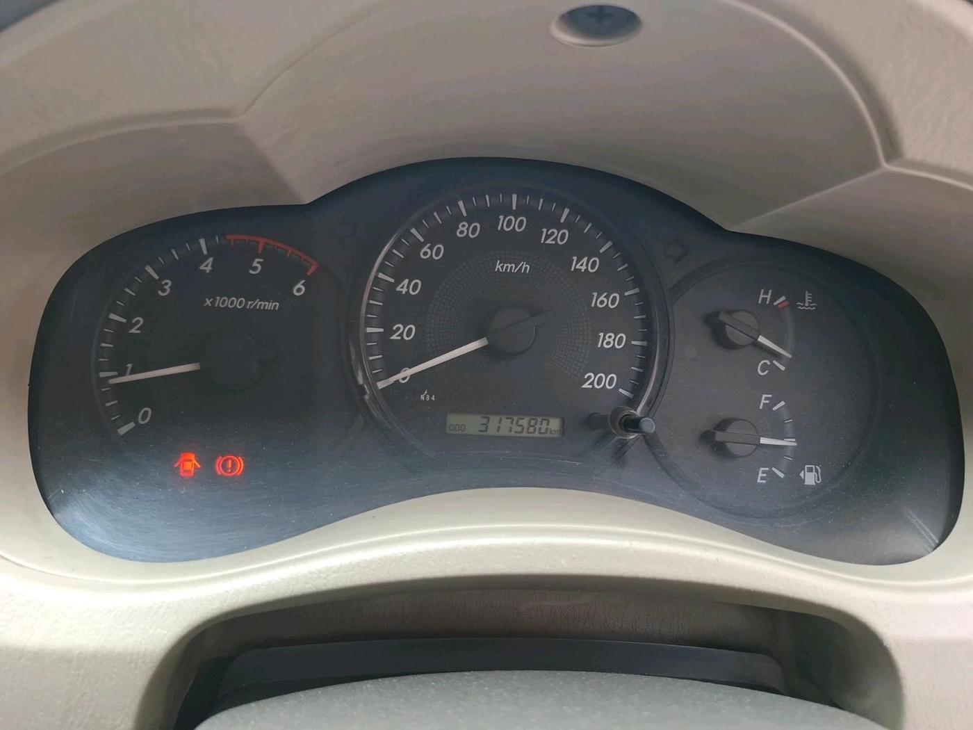 2014 Toyota Innova 2.5 GX 7 STR, Diesel, Manual, 3,17,580 km, interior