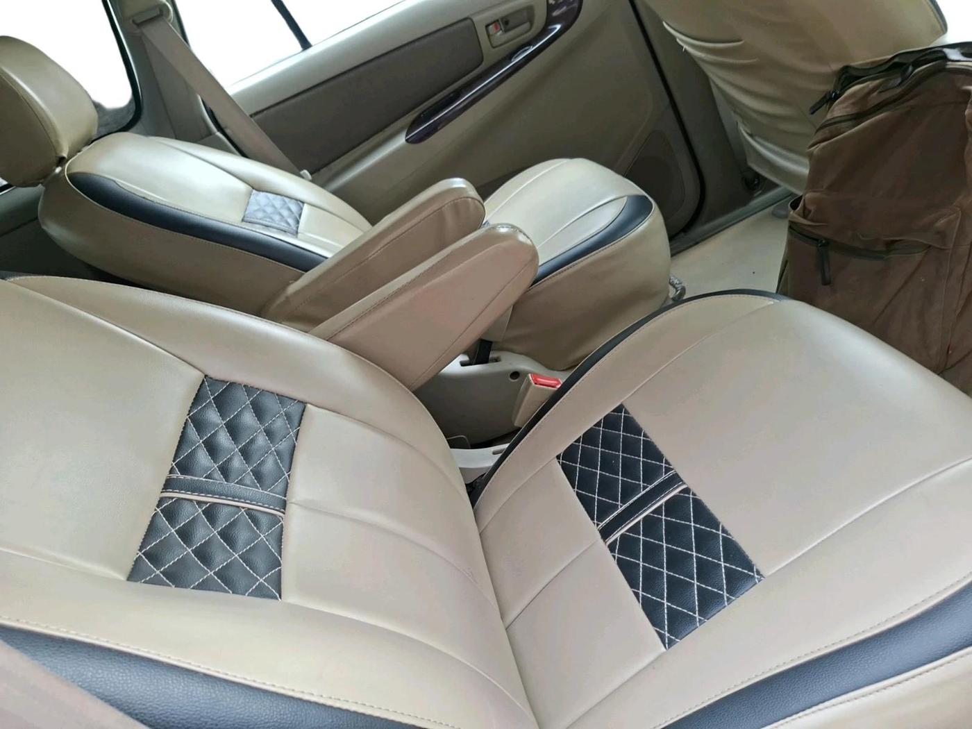 2014 Toyota Innova 2.5 GX 7 STR, Diesel, Manual, 3,17,580 km, interior