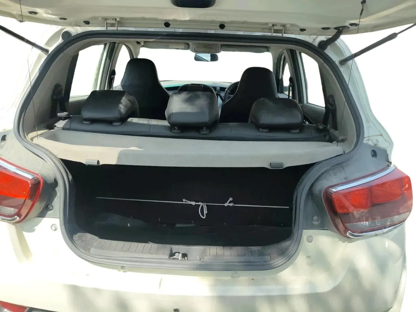 2016 Mahindra Kuv100 K8 D 6 STR, Diesel, Manual, 88,492 km, exterior