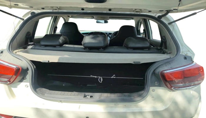 2016 Mahindra Kuv100 K8 D 6 STR, Diesel, Manual, 88,492 km, exterior