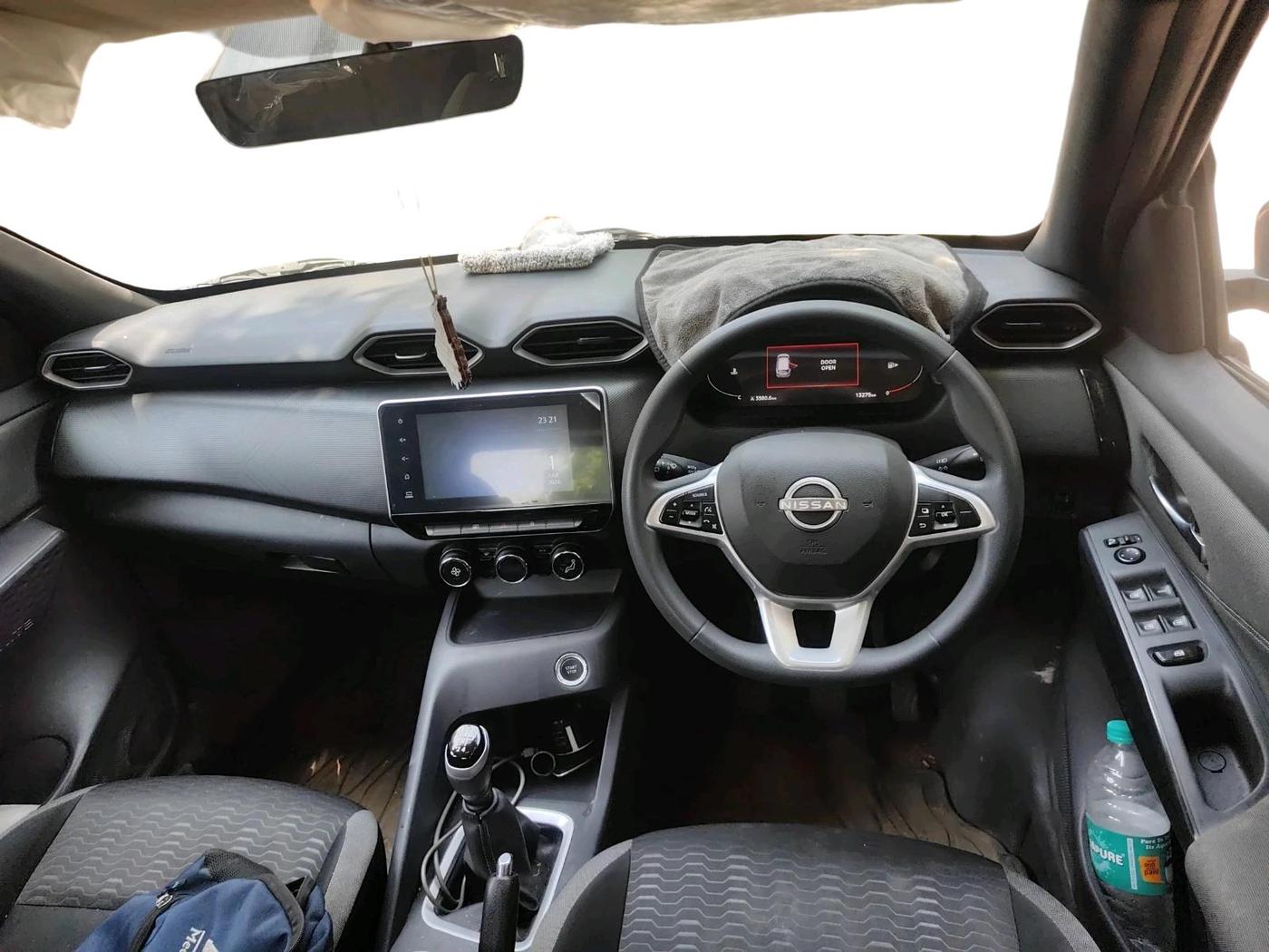 2025 Nissan MAGNITE N-Connecta B4D 1.0 Petrol MT, Petrol, Manual, 13,275 km, interior
