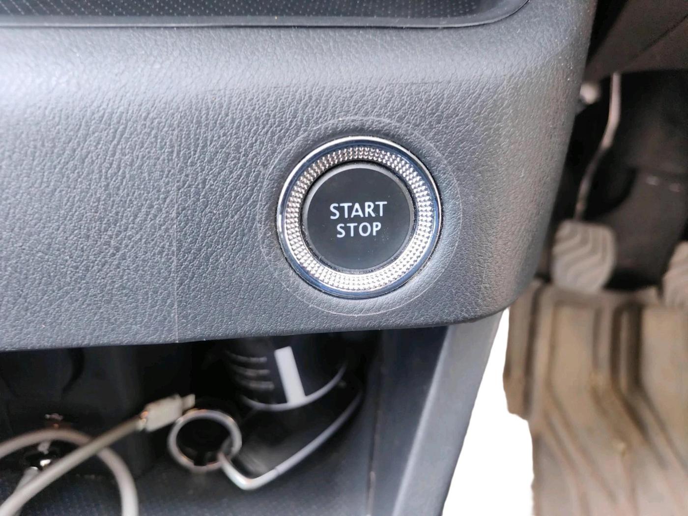 2025 Nissan MAGNITE N-Connecta B4D 1.0 Petrol MT, Petrol, Manual, 13,275 km, interior
