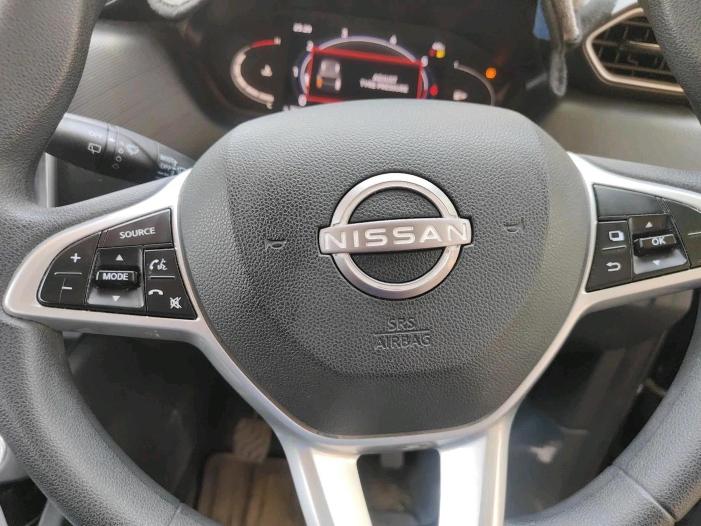 2025 Nissan MAGNITE N-Connecta B4D 1.0 Petrol MT, Petrol, Manual, 13,275 km, interior
