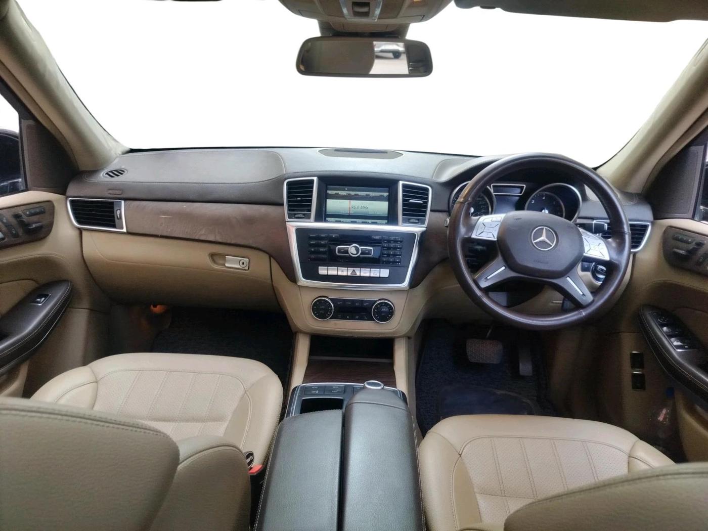 2014 Mercedes Benz GL Class 350 CDI 4Matic, Diesel, Automatic, 1,35,063 km, interior