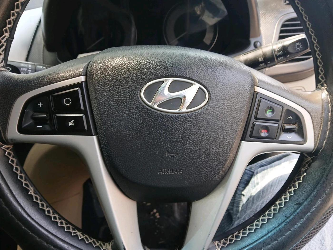 2013 Hyundai Verna FLUIDIC 1.6 VTVT SX, Petrol, Manual, 1,04,143 km, interior