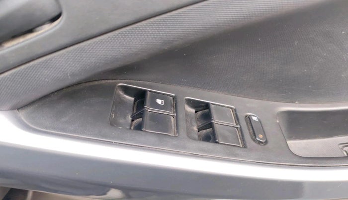 2023 Tata NEXON XM SUNROOF PETROL, Petrol, Manual, 31,758 km, interior