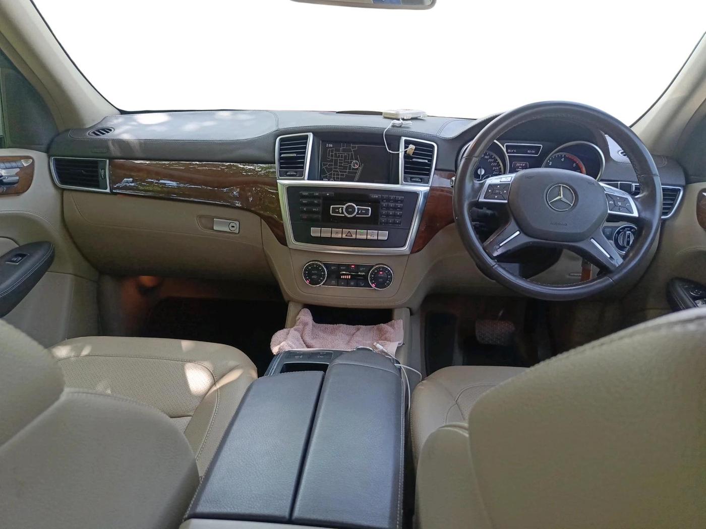 2013 Mercedes Benz Ml Class 350 CDI, Diesel, Automatic, 1,09,818 km, interior