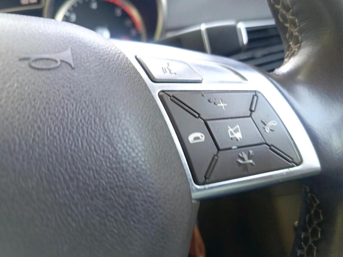 2013 Mercedes Benz Ml Class 350 CDI, Diesel, Automatic, 1,09,818 km, interior