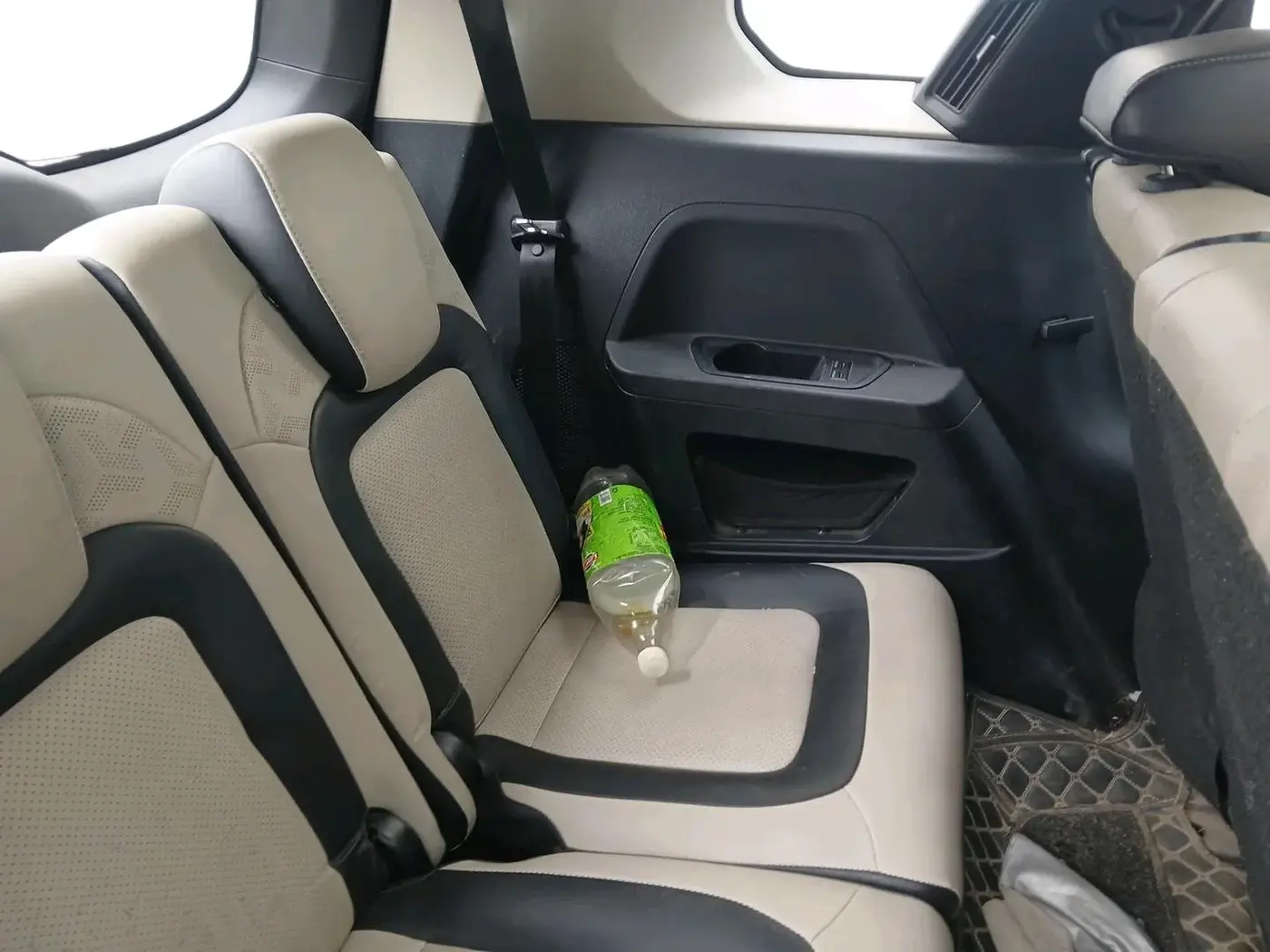 2022 Tata Safari XT PLUS, Diesel, Manual, 1,12,347 km, interior