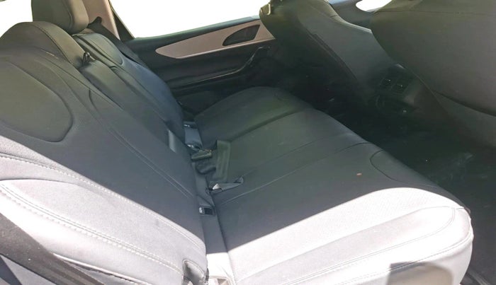 2024 Mahindra XUV700 AX 5 P MT 7 STR, Petrol, Manual, 16,191 km, interior