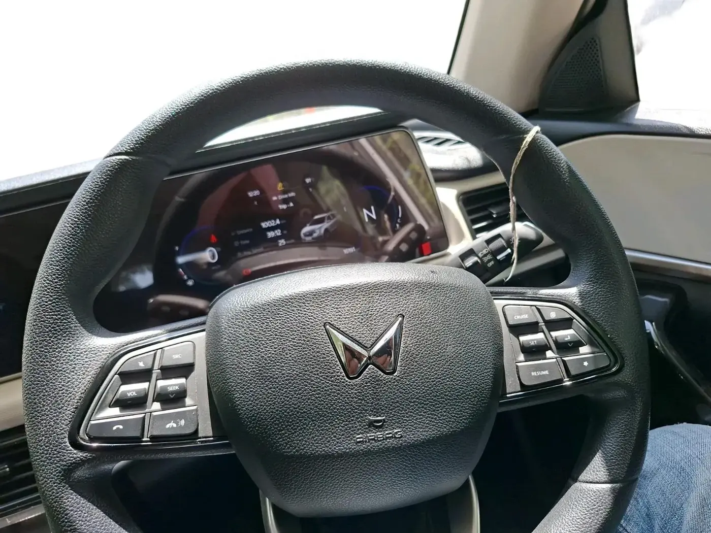 2024 Mahindra XUV700 AX 5 P MT 7 STR, Petrol, Manual, 16,191 km, interior