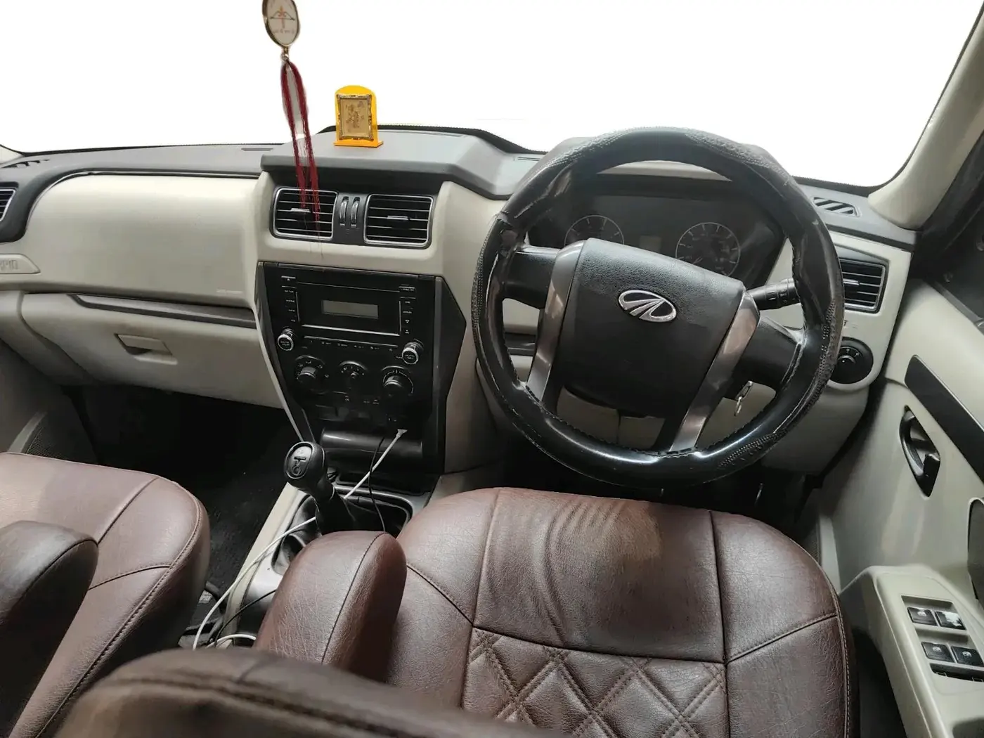 2017 Mahindra Scorpio S7, Diesel, Manual, 1,27,501 km, interior