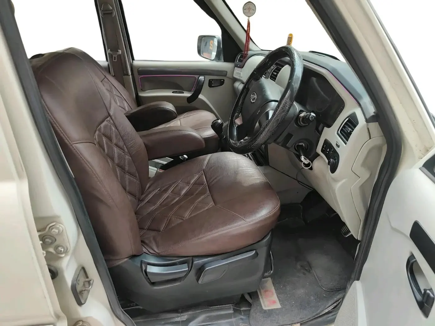 2017 Mahindra Scorpio S7, Diesel, Manual, 1,27,501 km, interior