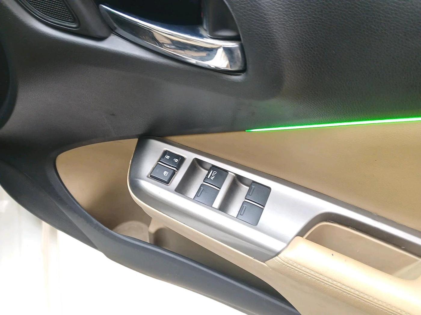 2015 Honda City 1.5L I-VTEC VX CVT, CNG, Automatic, 70,714 km, interior