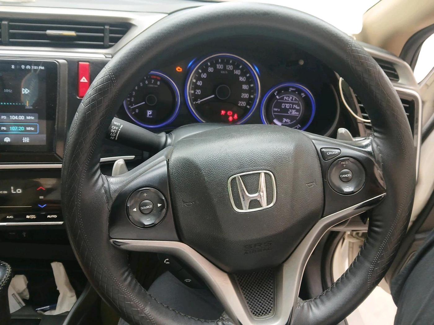 2015 Honda City 1.5L I-VTEC VX CVT, CNG, Automatic, 70,714 km, interior