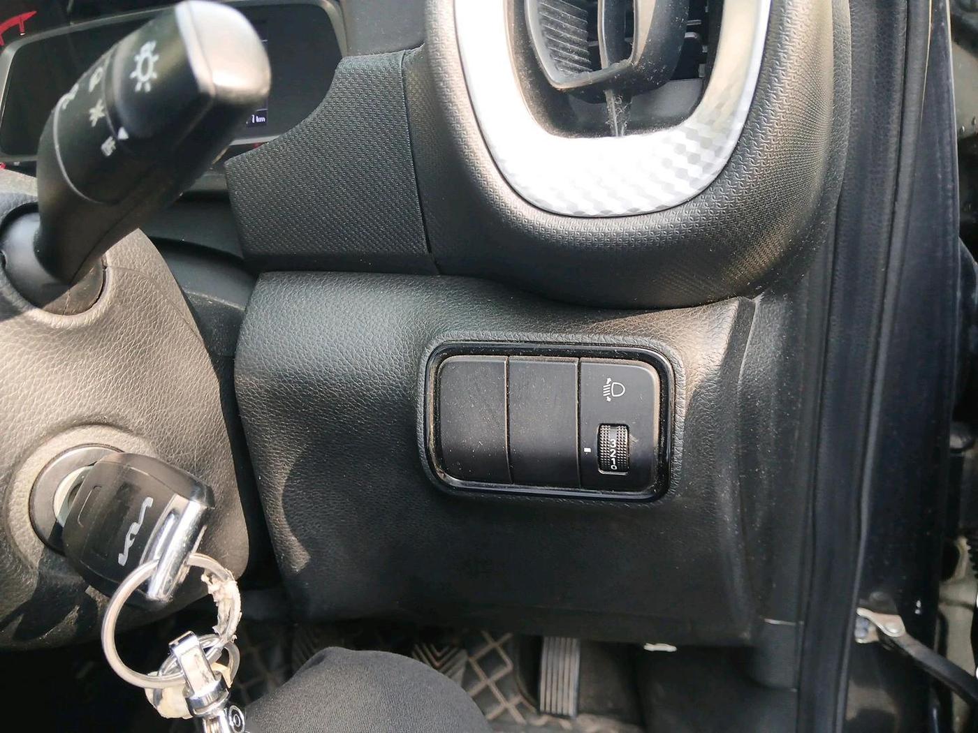 2022 KIA SONET HTK 1.2, Petrol, Manual, 31,271 km, interior