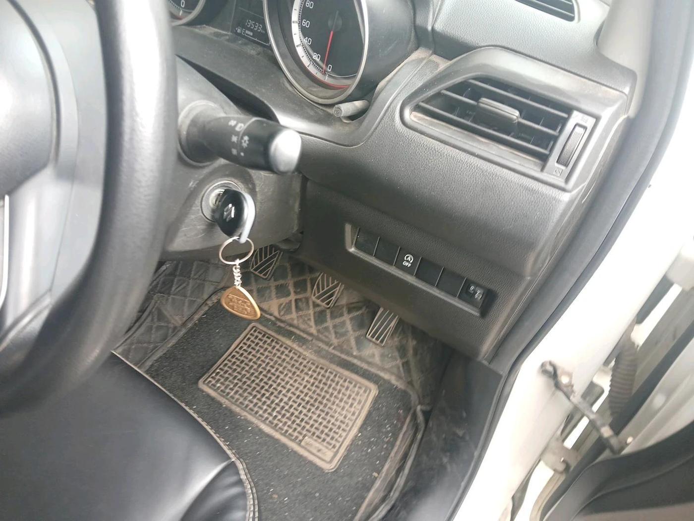 2022 Maruti Swift VXI, Petrol, Manual, 13,533 km, interior