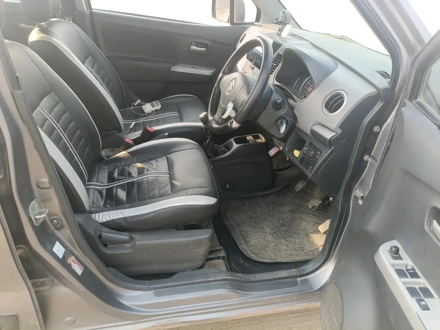 2011 Maruti Wagon R 1.0 VXI, CNG, Manual, 1,10,603 km, interior