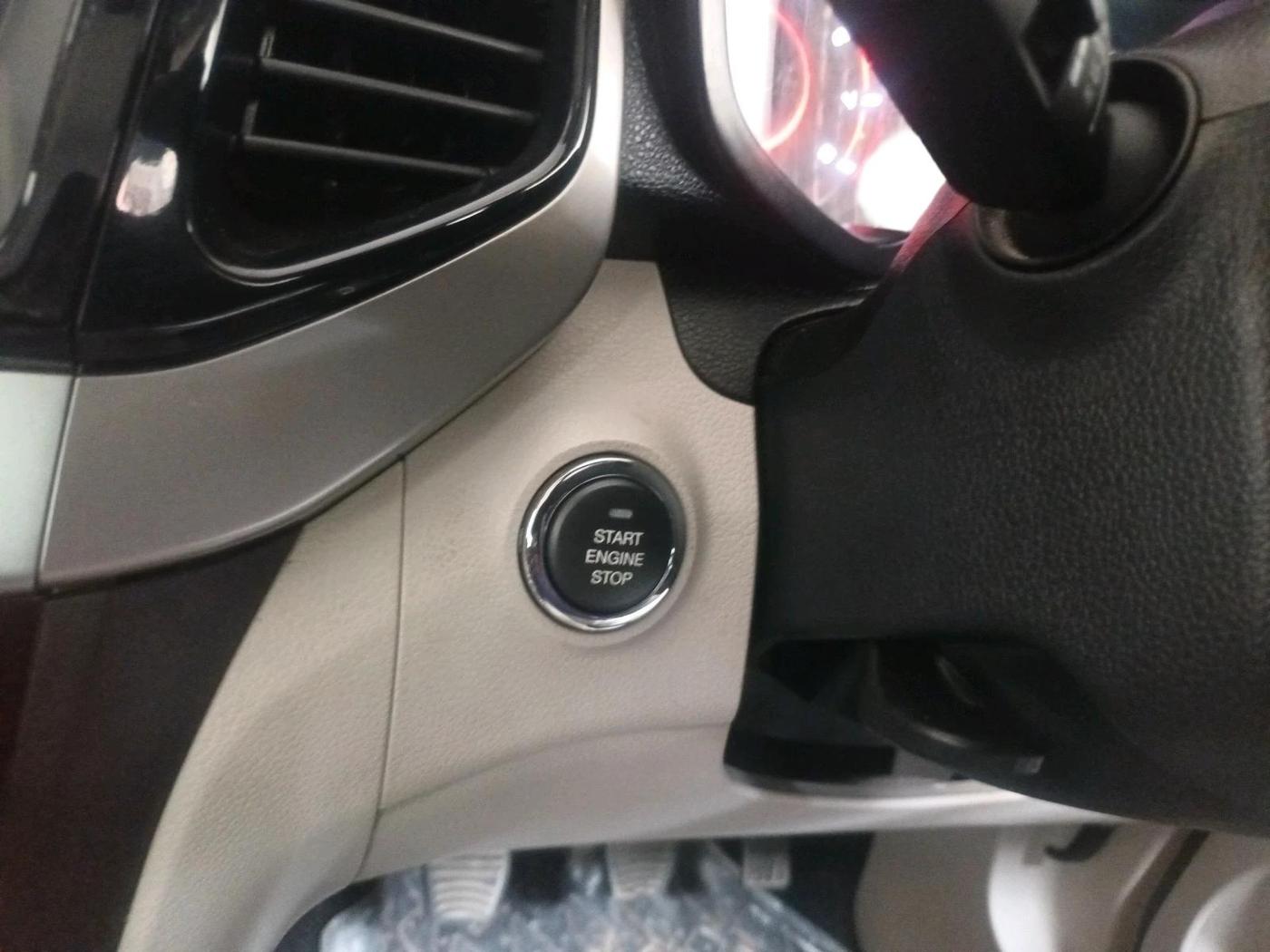 2021 Mahindra XUV300 W8 1.2 PETROL, Petrol, Manual, 44,087 km, interior