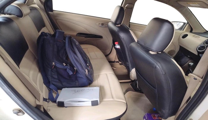 2017 Toyota Etios Liva V, Petrol, Manual, 98,250 km, interior