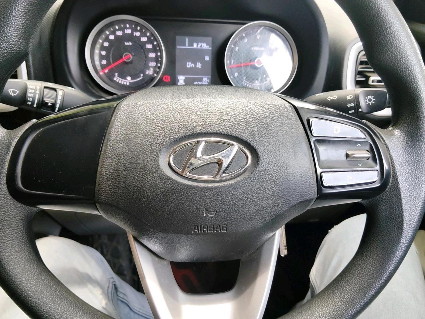 2023 Hyundai VENUE E 1.2, Petrol, Manual, 1,07,599 km, interior