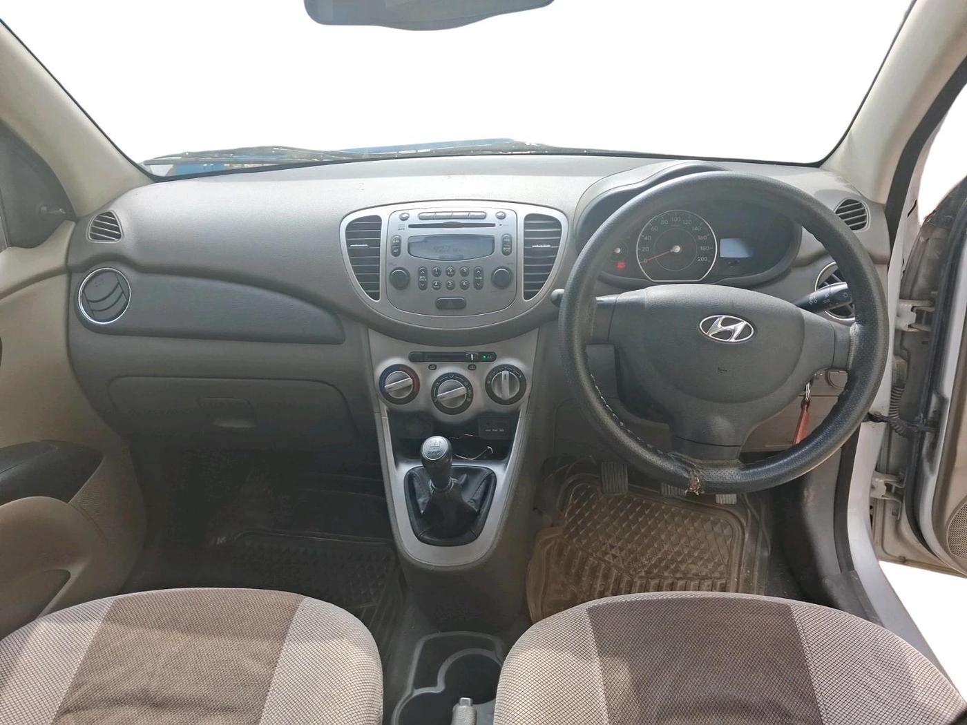 2015 Hyundai i10 SPORTZ 1.2, Petrol, Manual, 84,912 km, interior