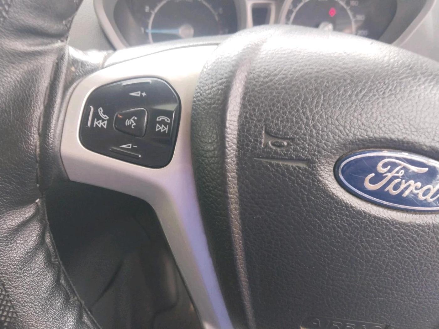 2015 Ford Ecosport TITANIUM 1.0L ECOBOOST, Petrol, Manual, 98,648 km, interior