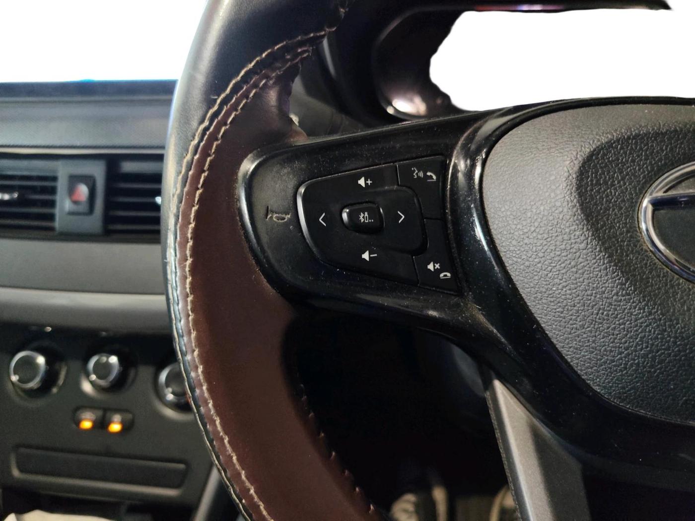 2020 Tata NEXON XE PETROL, Petrol, Manual, 42,443 km, interior