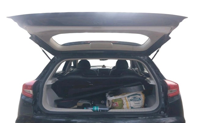 2022 Mahindra XUV300 W6 1.2 PETROL, Petrol, Manual, 62,463 km, exterior