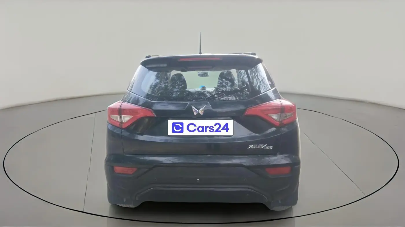 2022 Mahindra XUV300 W6 1.2 PETROL, Petrol, Manual, 62,463 km, exterior