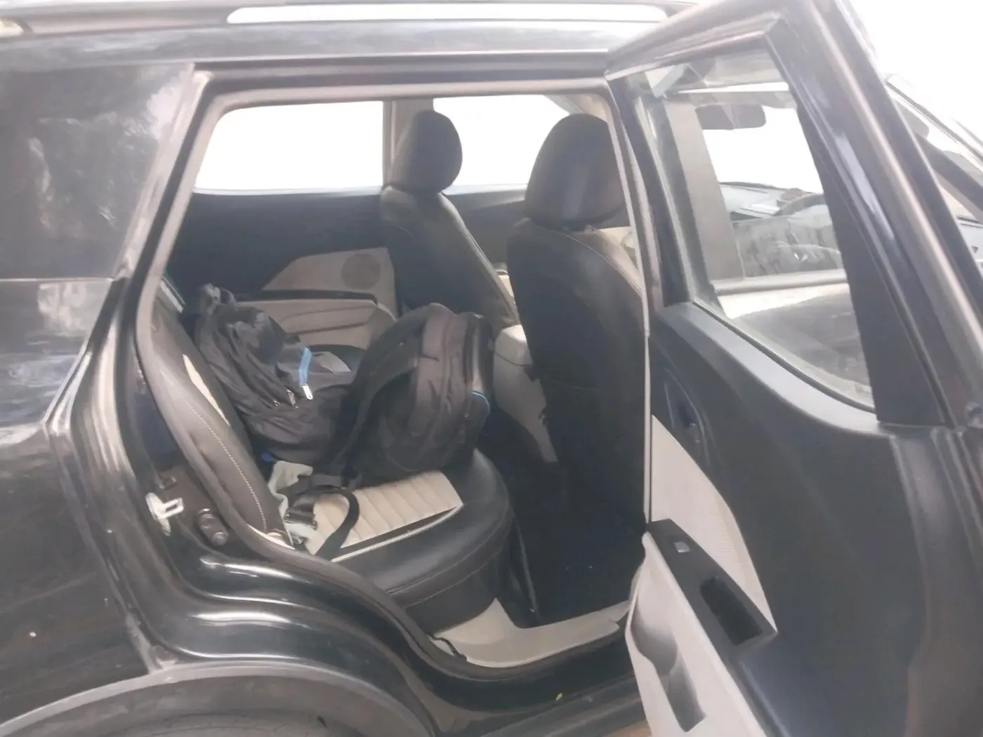 2022 Mahindra XUV300 W6 1.2 PETROL, Petrol, Manual, 62,463 km, interior