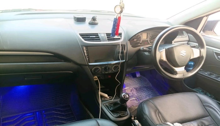 2014 Maruti Swift VXI, CNG, Manual, 1,43,783 km, interior