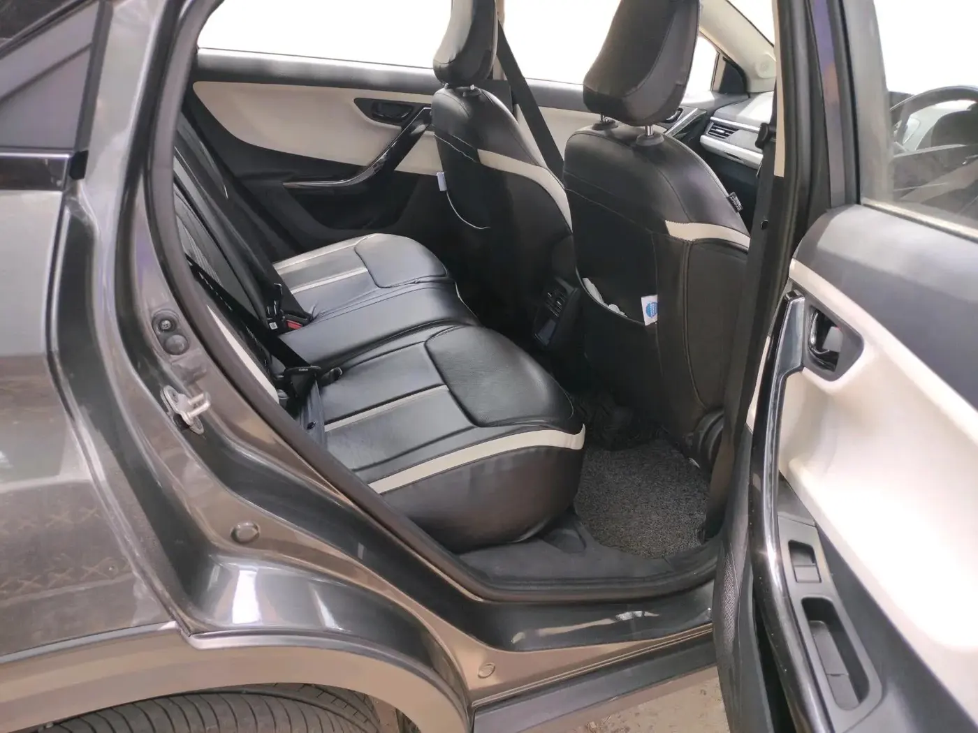 2025 Tata NEXON Creative Plus (PS) 1.2 Petrol Dual Tone, Petrol, Manual, 12,942 km, interior