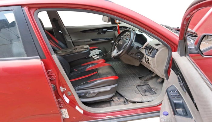 2016 Mahindra Kuv100 K8 D 6 STR, Diesel, Manual, 59,056 km, interior