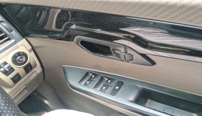 2016 Mahindra Kuv100 K8 D 6 STR, Diesel, Manual, 59,056 km, interior