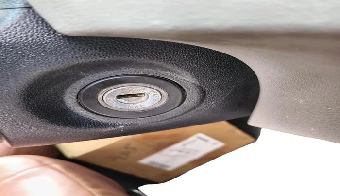 2016 Mahindra Kuv100 K8 6 STR, Petrol, Manual, 89,672 km, interior