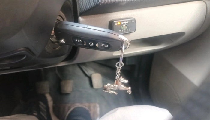 2016 Tata Tiago XT PETROL, CNG, Manual, 93,334 km, interior