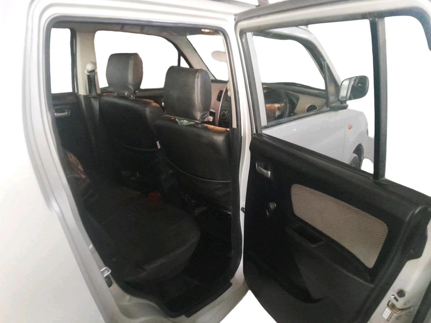 2013 Maruti Wagon R 1.0 LXI CNG, CNG, Manual, 39,397 km, interior