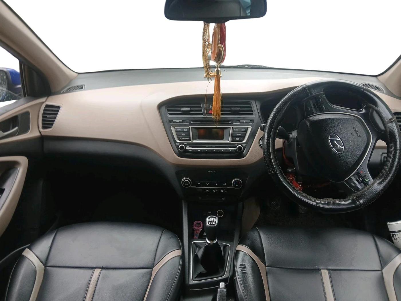 2015 Hyundai Elite i20 SPORTZ 1.2 (O), CNG, Manual, 1,15,389 km, interior