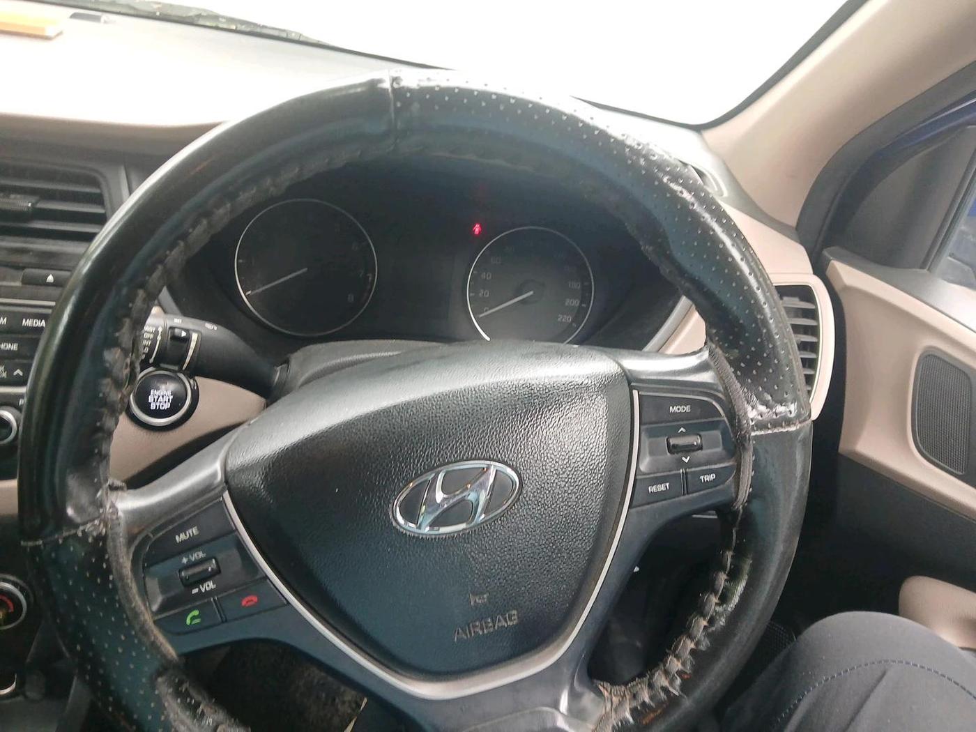 2015 Hyundai Elite i20 SPORTZ 1.2 (O), CNG, Manual, 1,15,389 km, interior