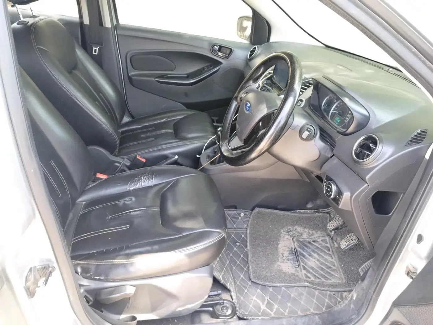 2019 Ford New Figo TITANIUM 1.2 PETROL MT, Petrol, Manual, 47,727 km, interior