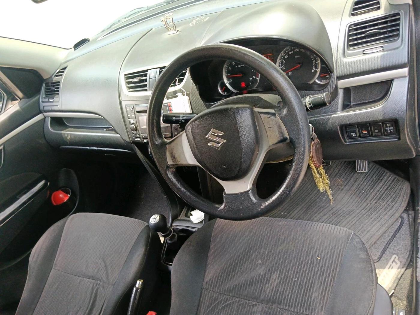 2016 Maruti Swift VXI, CNG, Manual, 1,52,714 km, interior