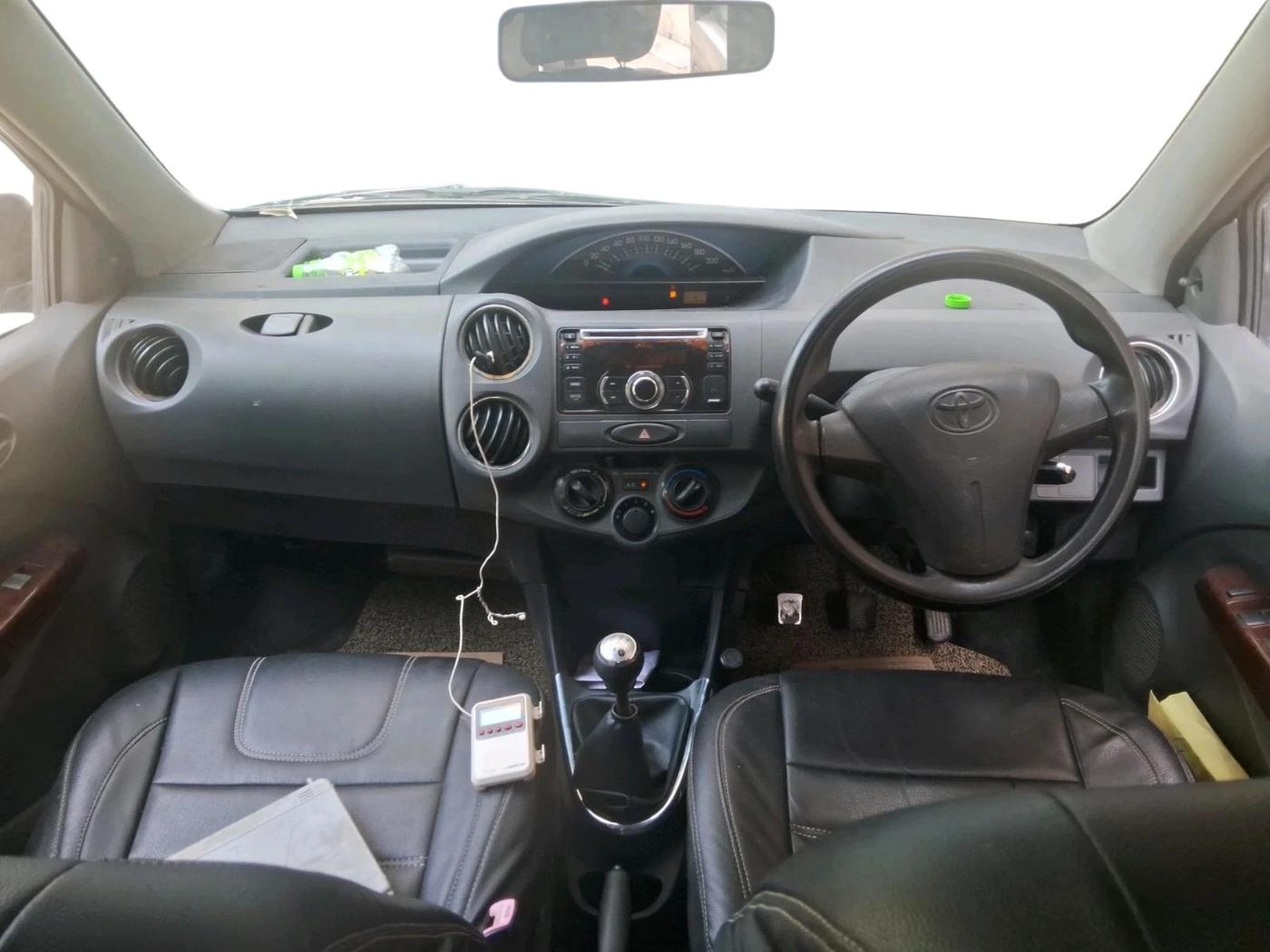 2013 Toyota Etios G, Petrol, Manual, 1,48,104 km, interior
