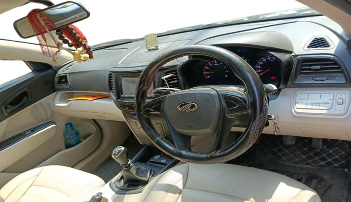 2020 Mahindra XUV300 W4 1.2 PETROL, Petrol, Manual, 96,953 km, interior