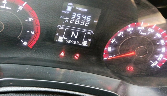 2020 Mahindra XUV300 W4 1.2 PETROL, Petrol, Manual, 96,953 km, interior