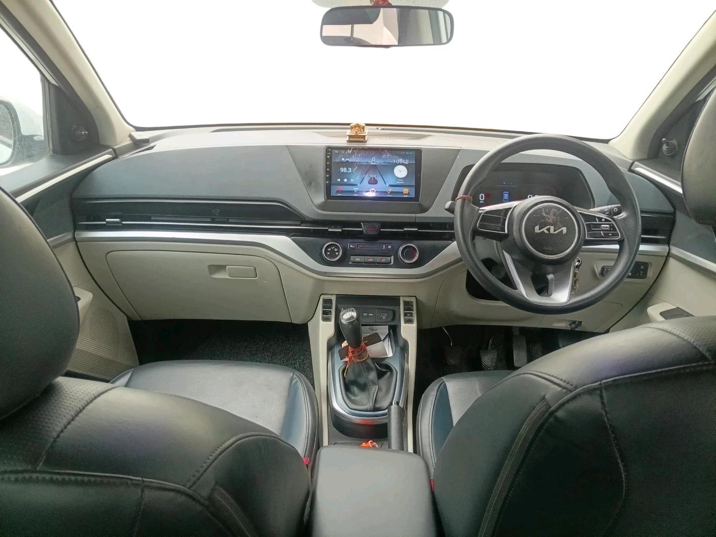 2023 KIA CARENS PREMIUM 1.5 PETROL 7 STR, CNG, Manual, 42,943 km, interior