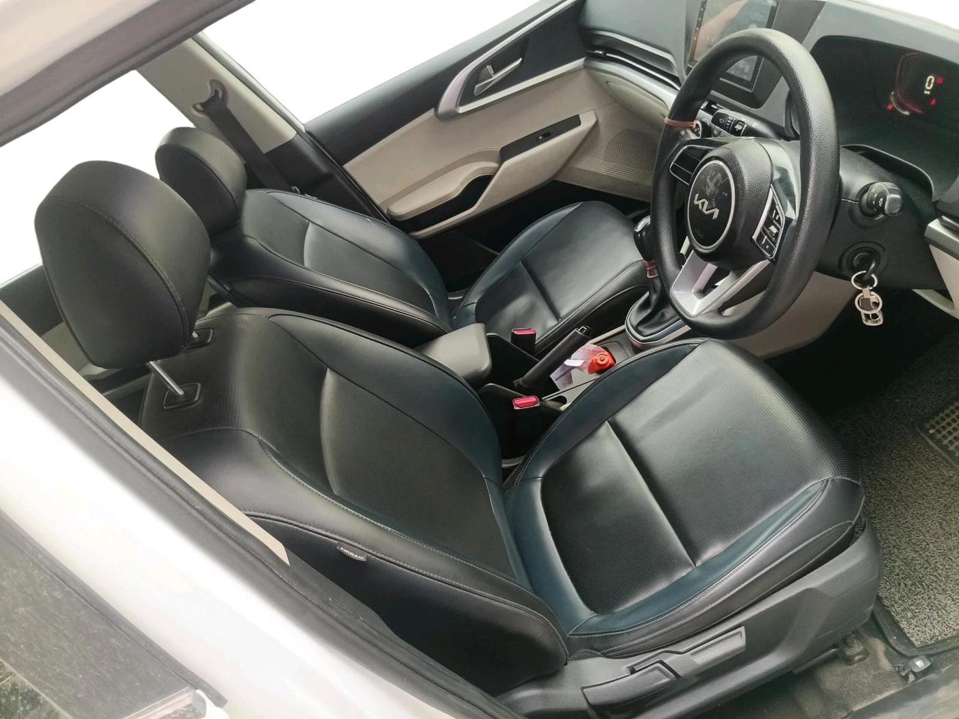 2023 KIA CARENS PREMIUM 1.5 PETROL 7 STR, CNG, Manual, 42,943 km, interior